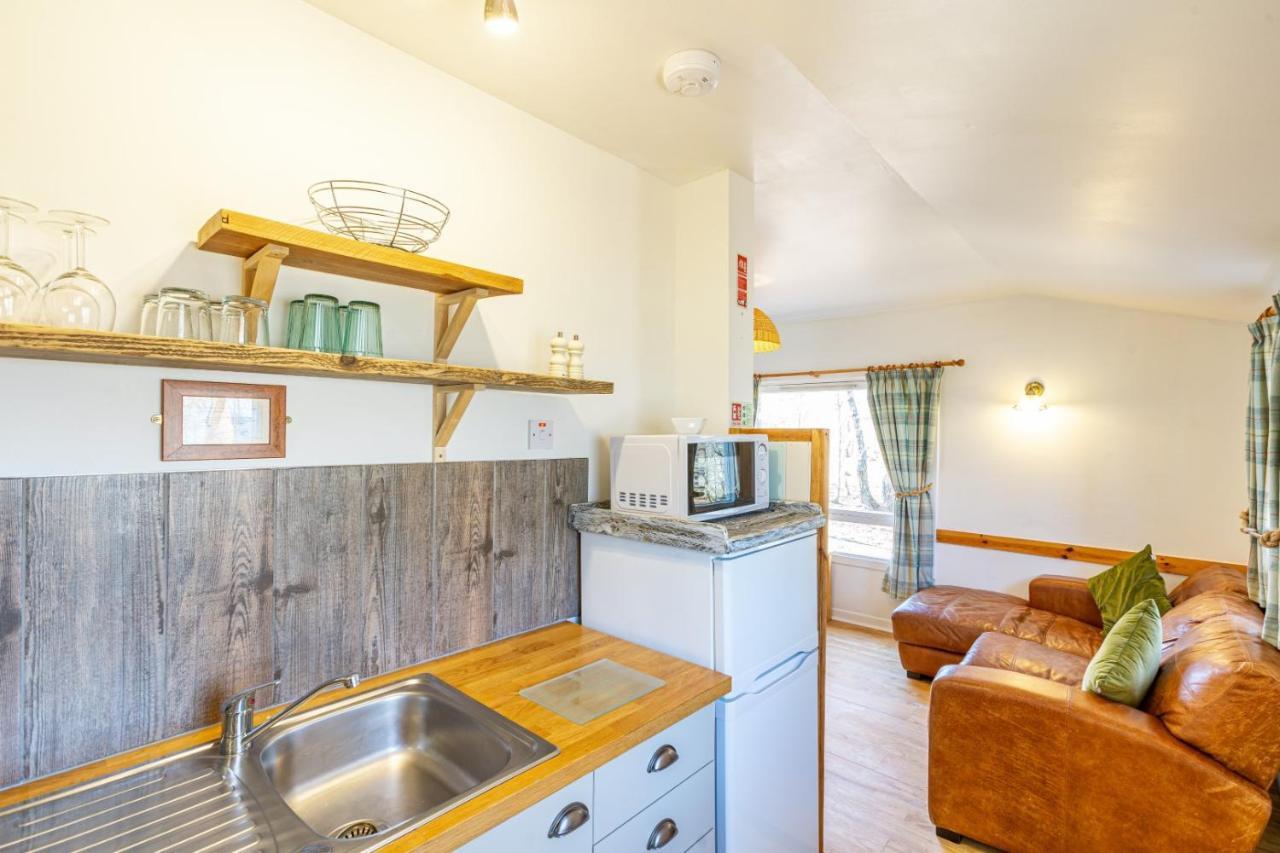 Fern Lodge 2 With Hot Tub Belladrum Exterior foto